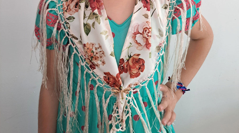 Broche flamenco en forma de libélula dorada para niña, ideal para mantoncillos en ferias y romerías - MiBebesito