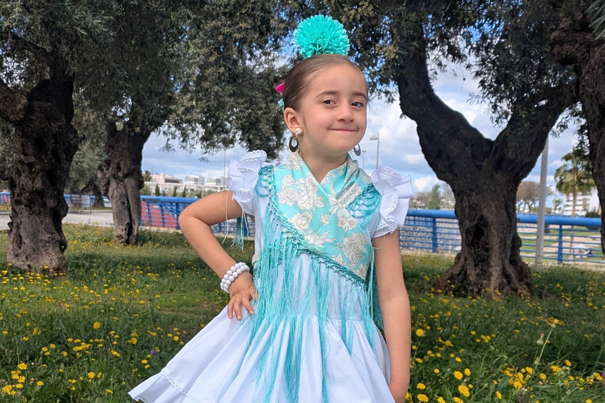 Mantoncillo Estampado Verde Agua Flores Blancas Para Niña