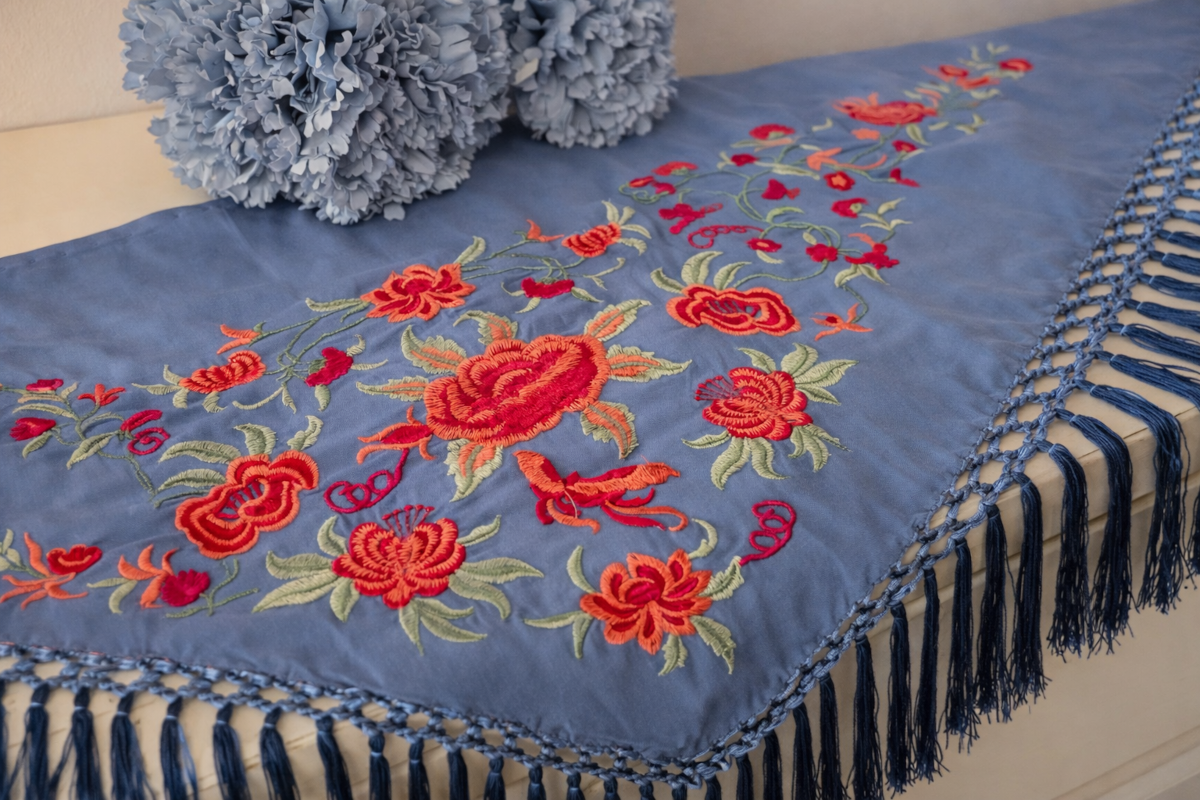 Pack Mantoncillo Bordado azul ducado Con Flores Y Fleco corto
