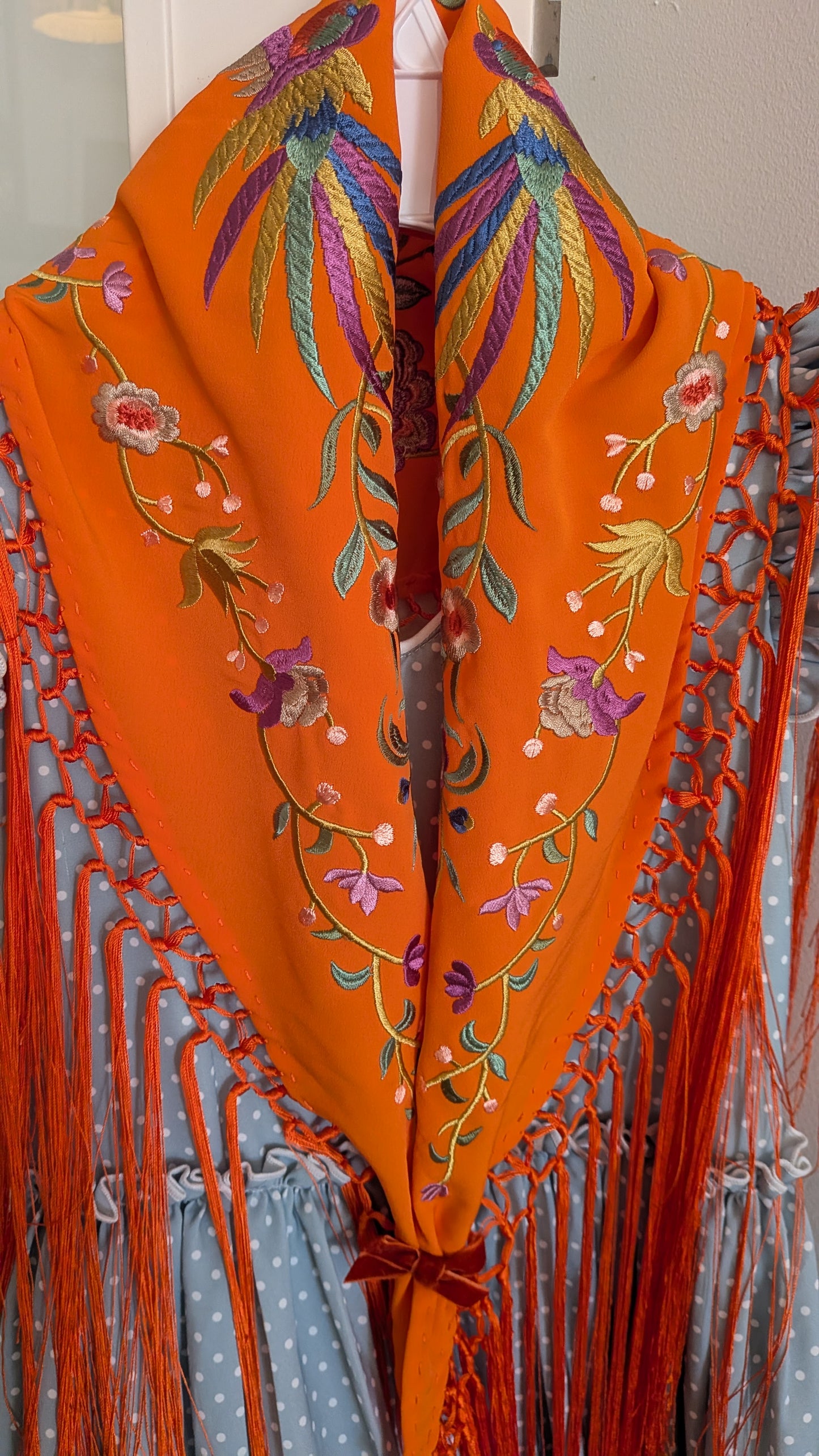 Mantoncillo bordado pájaros naranja