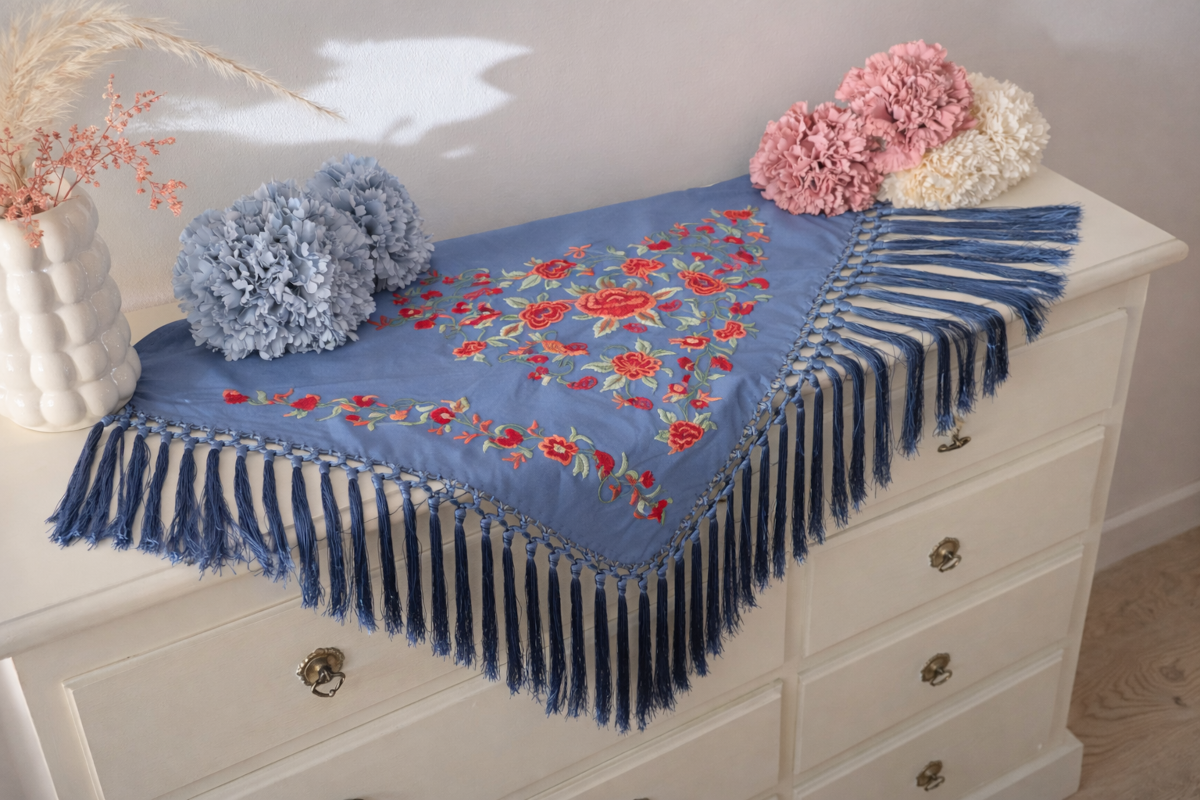 Pack Mantoncillo Bordado azul ducado Con Flores Y Fleco corto