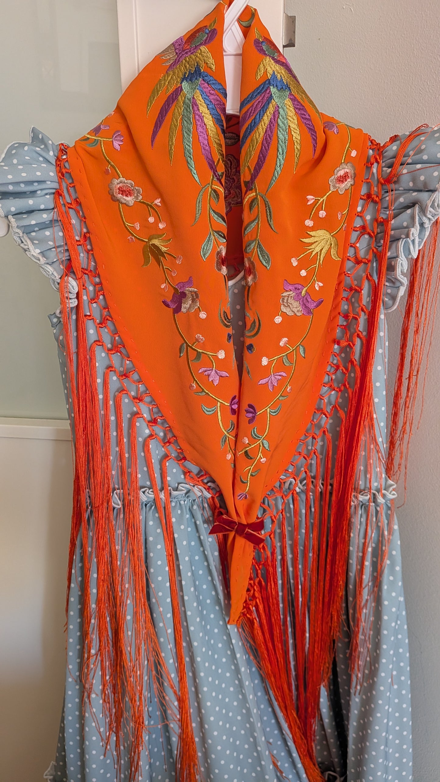 Mantoncillo bordado pájaros naranja