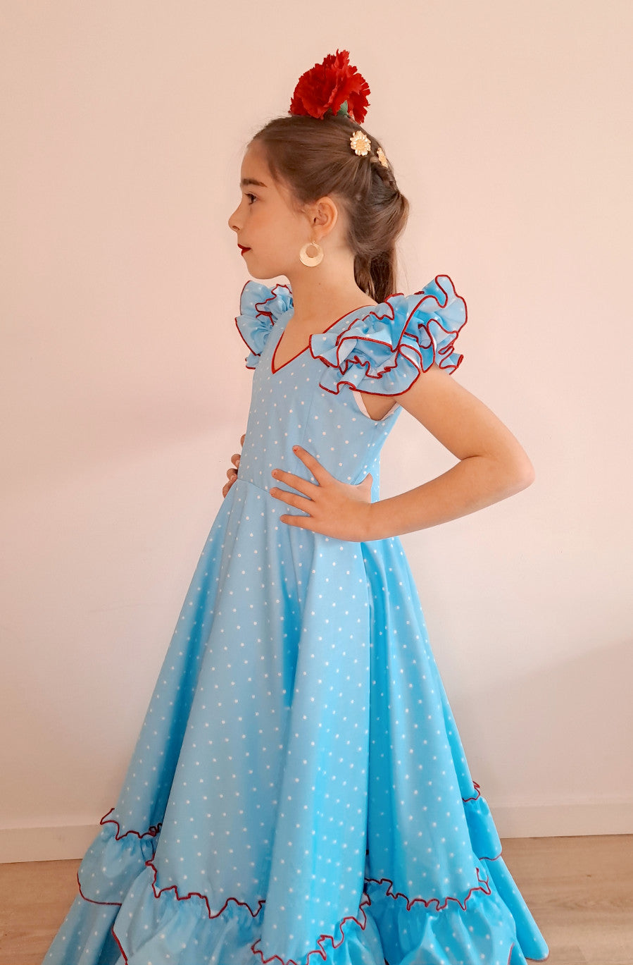 Traje de flamenca niña largo celeste lunar blanco