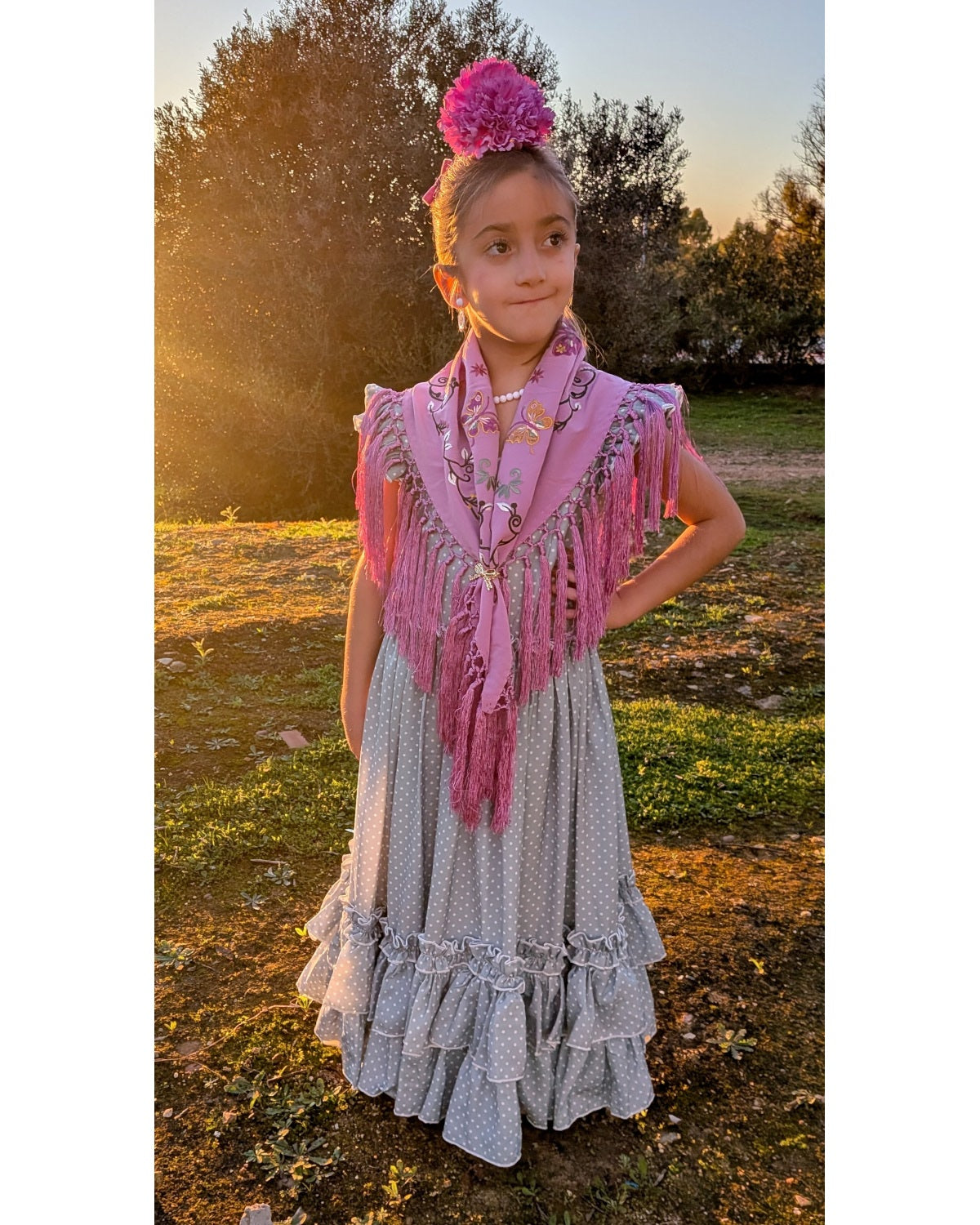 Vestido flamenca largo niña verde empolvado lunar blanco con mantoncillo rosa - MiBebesito