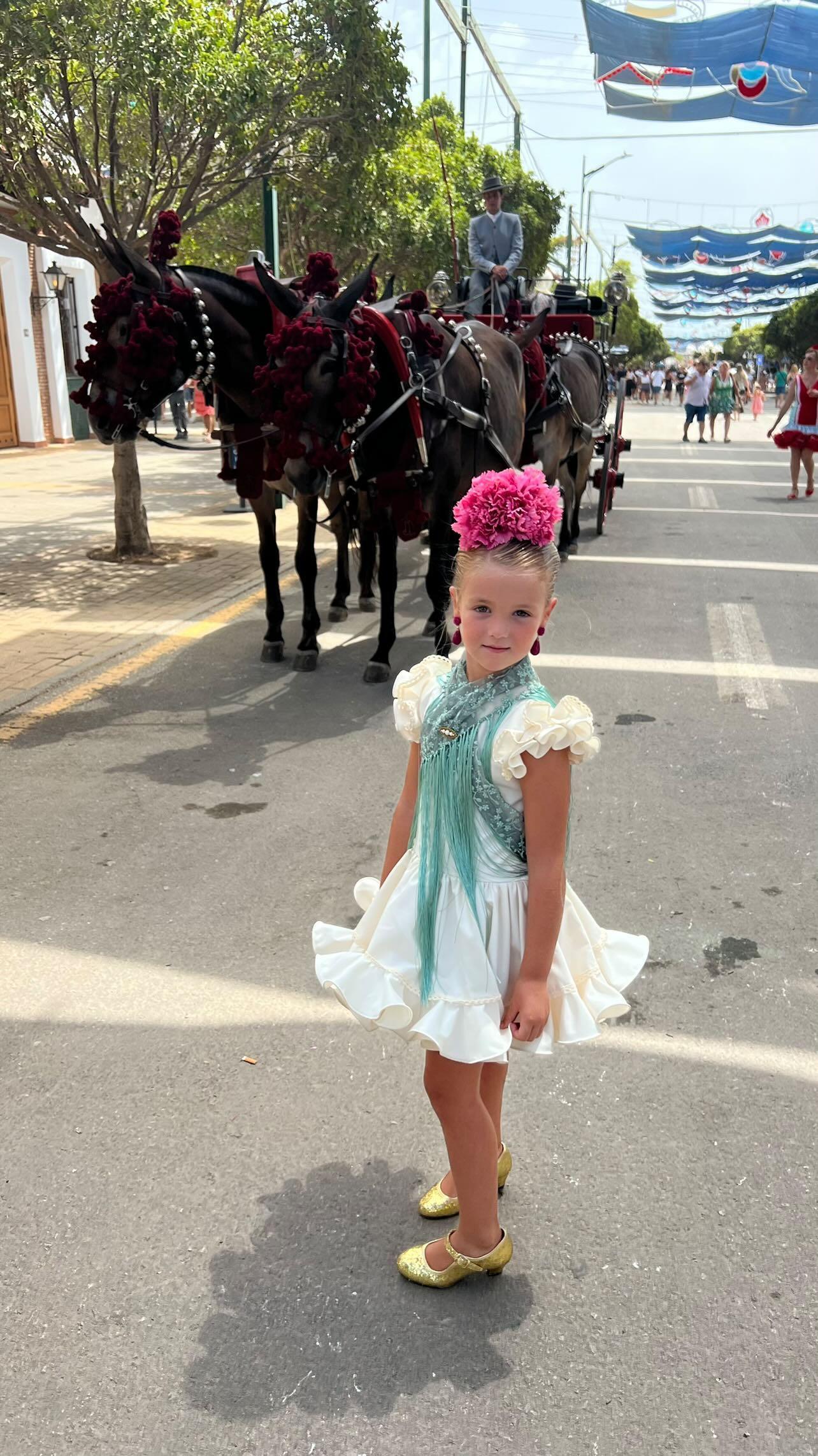 Traje de flamenca para niña marfil falda capa MiBebesito
